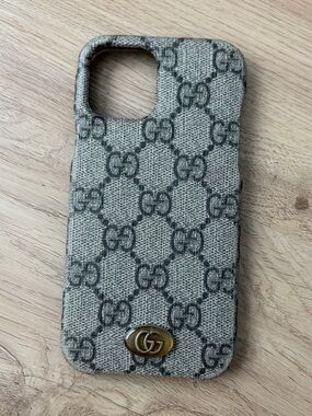 Gucci | Accessories | Gucci Iphone Xxs Authentic Strawberry Phone